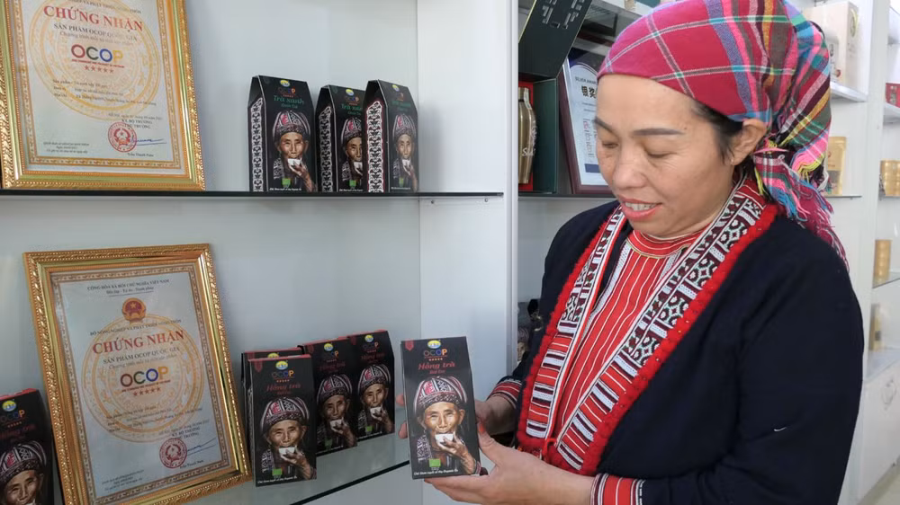 Sản phẩm Hồng trà gói 100g của Hợp tác xã Chế biến chè Phìn Hồ được công nhận sản phẩm OCOP 5 sao.