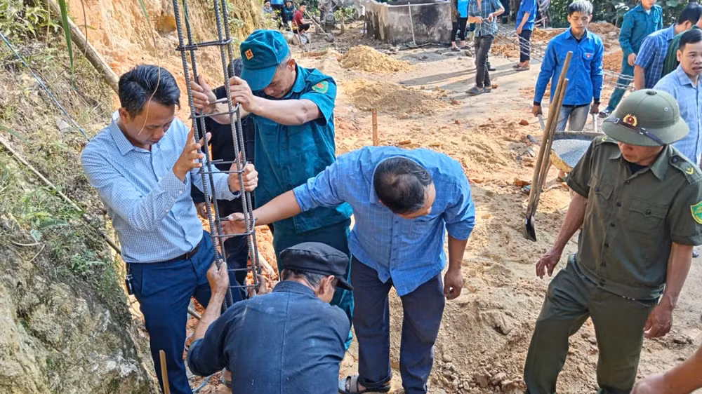 Nhiều địa phương tại huyện Hoàng Su Phì cũng đã đồng loạt khởi công xoá nhà tạm, nhà dột nát cho hộ nghèo.