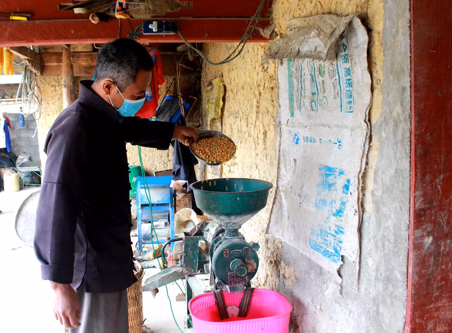 Có điện lưới quốc gia, người dân vùng cao Hà Giang trang bị máy móc phục vụ cuộc sống và sản xuất. (Ảnh: My Ly) Có điện lưới quốc gia, người dân vùng cao Hà Giang trang bị máy móc phục vụ cuộc sống và sản xuất. (Ảnh: My Ly)