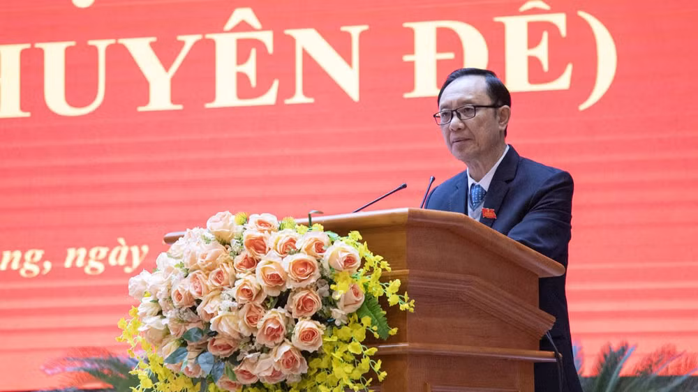 Đồng chí Thào Hồng Sơn, Chủ tịch Hội đồng nhân dân tỉnh Hà Giang phát biểu bế mạc kỳ họp. Đồng chí Thào Hồng Sơn, Chủ tịch Hội đồng nhân dân tỉnh Hà Giang phát biểu bế mạc kỳ họp.