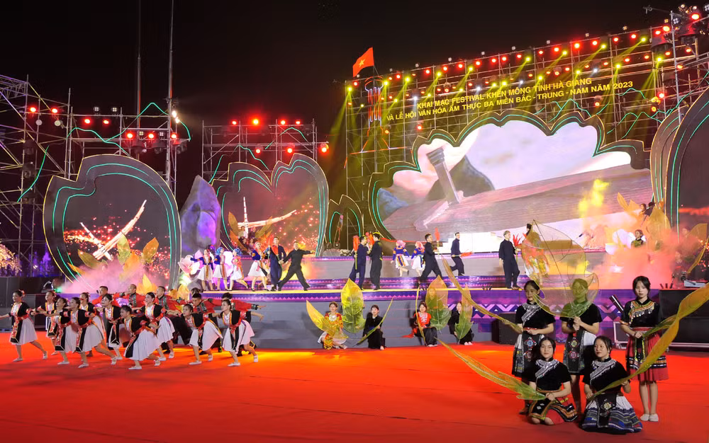 Chương trình nghệ thuật tại lễ khai mạc.