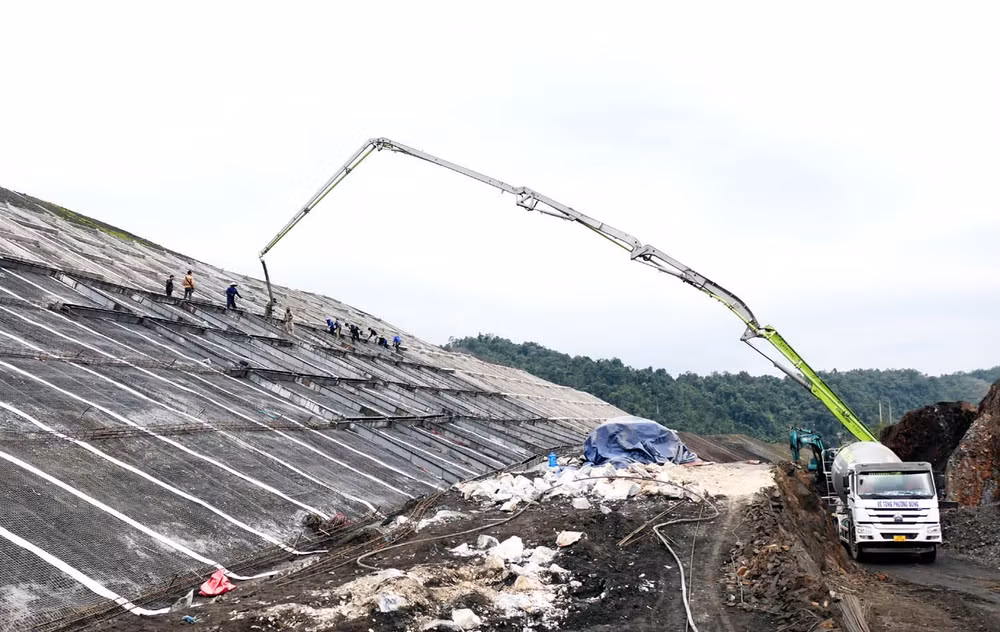 Doanh nghiệp chia nhiều mũi thi công "3 ca" tại gói thầu số 4XL.