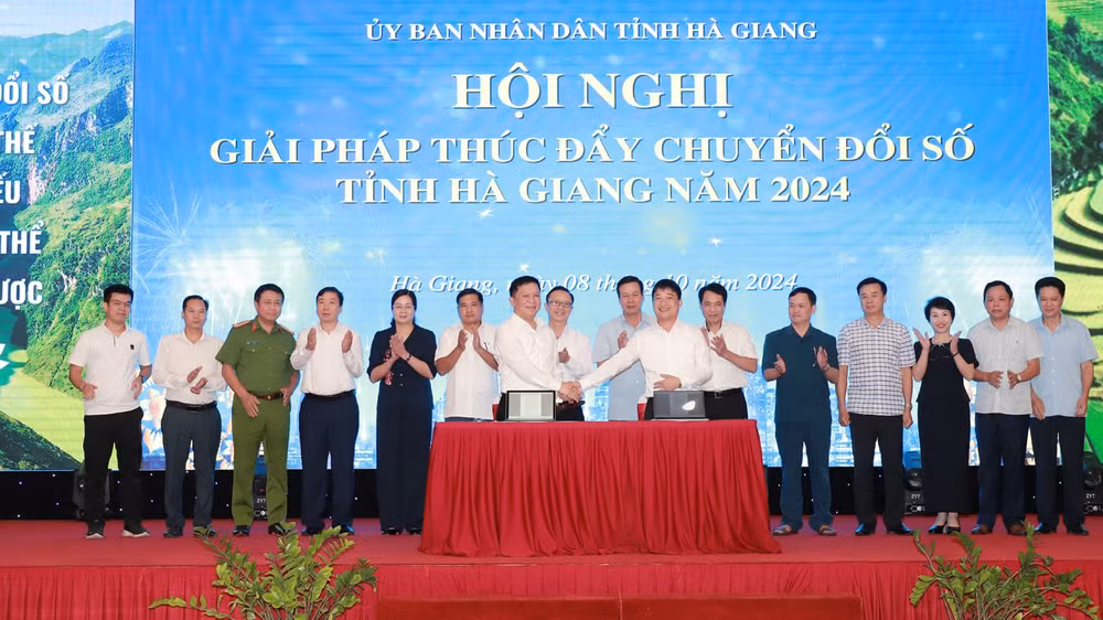 Ký kết biên bản ghi nhớ giữa Sở Thông tin và Truyền thông tỉnh Hà Giang với Trường Đại học Công nghệ thông tin và Truyền thông.