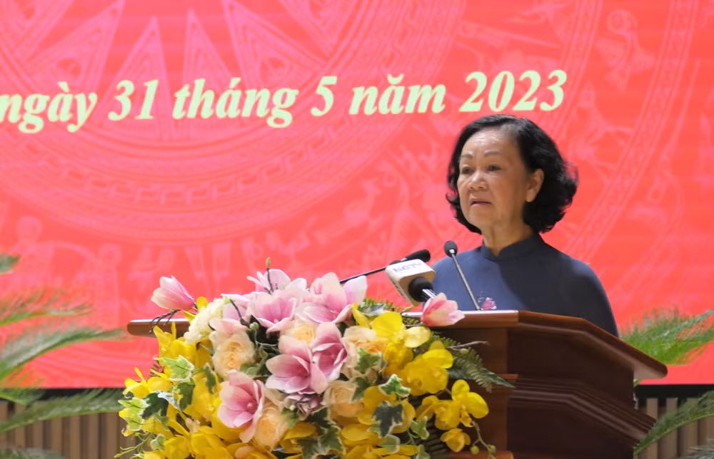 Đồng chí Trương Thị Mai phát biểu tại hội nghị.