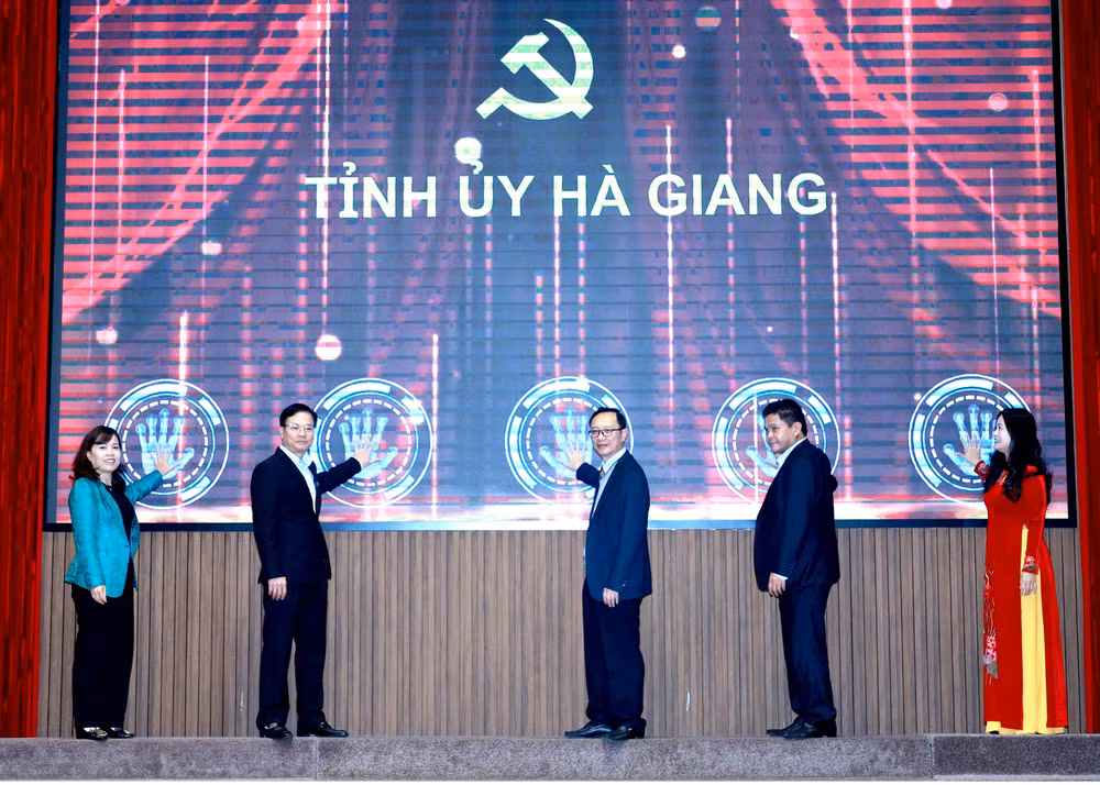 Phát động Giải Báo chí về xây dựng Đảng lần thứ 3 và cuộc thi chính luận bảo vệ nền tảng tư tưởng của Đảng lần thứ 2 năm 2024.