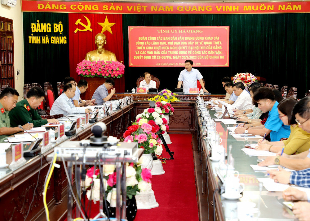 Toàn cảnh buổi làm việc.