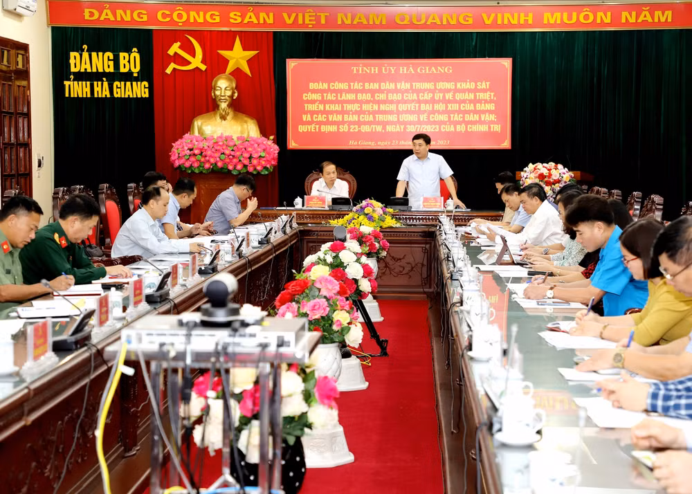 Toàn cảnh buổi làm việc.