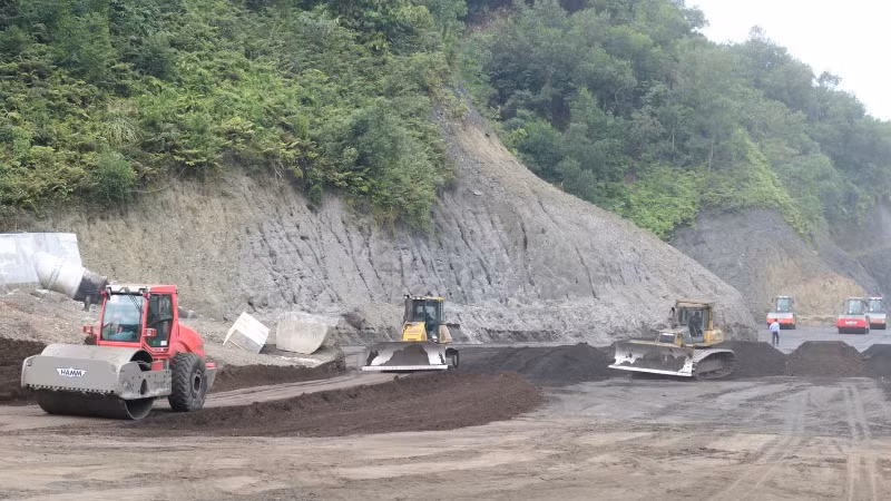 Các doanh nghiệp huy động nhân lực, máy móc thi công 3 ca trên toàn tuyến dự án cao tốc Tuyên Quang-Hà Giang.