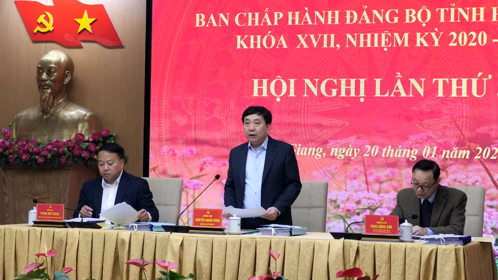 Quyền Bí thư Tỉnh ủy Hà Giang Nguyễn Mạnh Dũng phát biểu tại hội nghị.