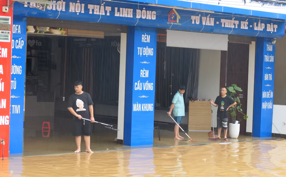 Nước rút đến đâu, người dân tổ 2, phường Ngọc Hà quét dọn nhà cửa, vệ sinh môi trường đến đó.