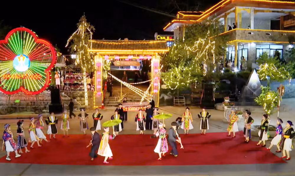 Lễ hội khèn H'Mông khai mạc vào tối 24/4 tại thị trấn Đồng Văn, huyện Đồng Văn (Hà Giang).