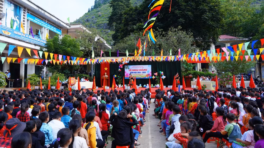 Lễ khai giảng năm học mới 2024-2025 tại liên trường xã Pải Lủng, huyện Mèo Vạc (Hà Giang).