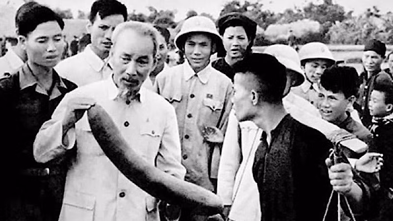 Đức tính giản dị, khiêm tốn của Bác Hồ không xa lạ đối với nhân dân. (Ảnh tư liệu)