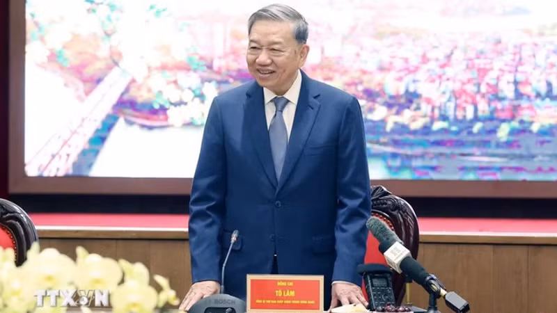 Tổng Bí thư Tô Lâm chúc Tết Đảng bộ, chính quyền và nhân dân Thủ đô. (Ảnh: TTXVN)