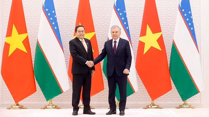 Chủ tịch Quốc hội Trần Thanh Mẫn hội kiến Tổng thống Uzbekistan Shavkat Mirziyoyev. (Ảnh: TTXVN)