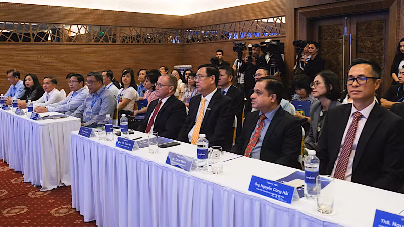 Hội thảo “Tìm giải pháp hữu hiệu diệt cỏ trên đồng lúa”.