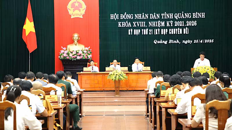 Quang cảnh Kỳ họp thứ 21, Hội đồng nhân dân tỉnh Quảng Bình khóa XVIII.