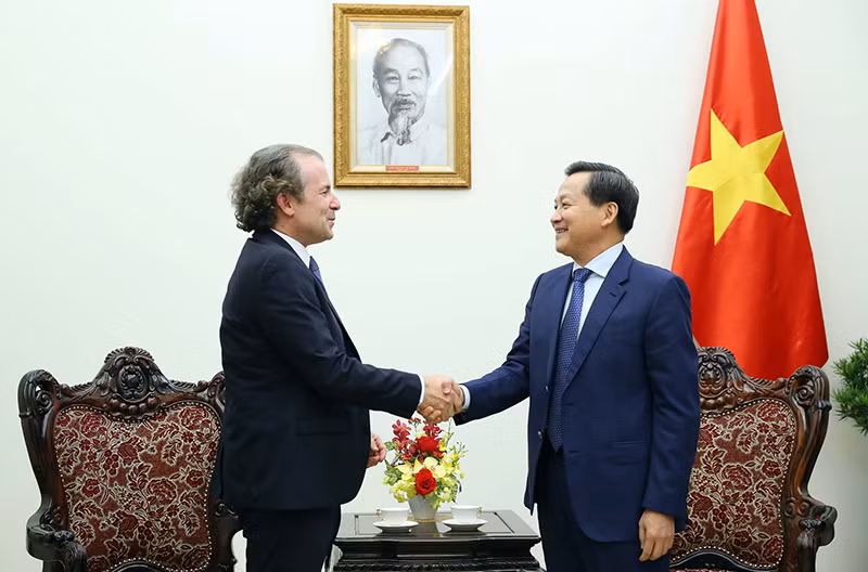 Phó Thủ tướng Lê Minh Khái tiếp ông Daniel Rosen, Giám đốc điều hành Tập đoàn Rosen Partner LLC (Hoa Kỳ). (Ảnh: VGP)