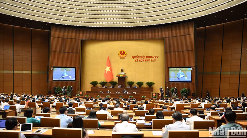 Một phiên thảo luận ở hội trường tại Kỳ họp thứ 6, Quốc hội khóa XV. (Ảnh: DUY LINH)