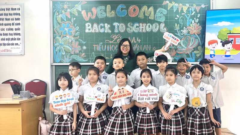 Học sinh lớp 3A4, Trường tiểu học Chu Văn An (Tây Hồ, Hà Nội) nhận lớp học ngày 2/8/2023.