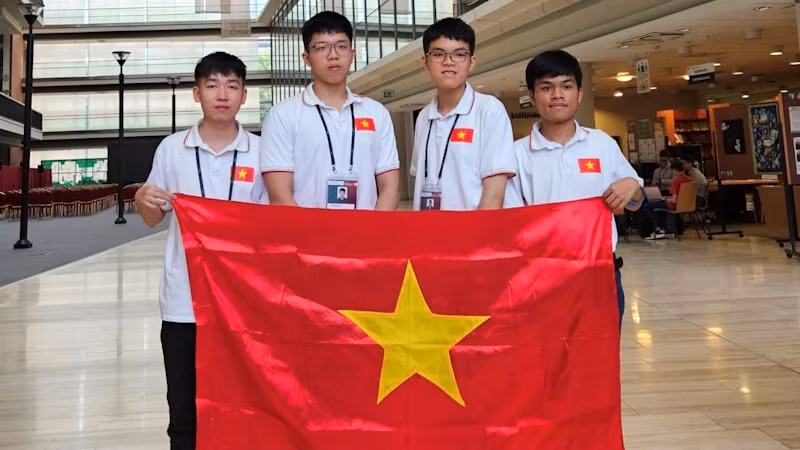 Bốn học sinh đoạt Huy chương.