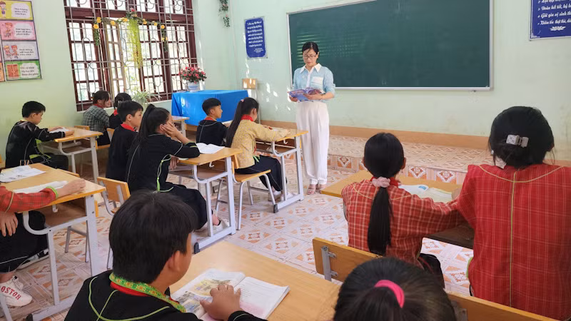 Giờ học của học sinh Trường phổ thông dân tộc bán trú trung học cơ sở xã Thanh Lòa (Cao Lộc, Lạng Sơn).