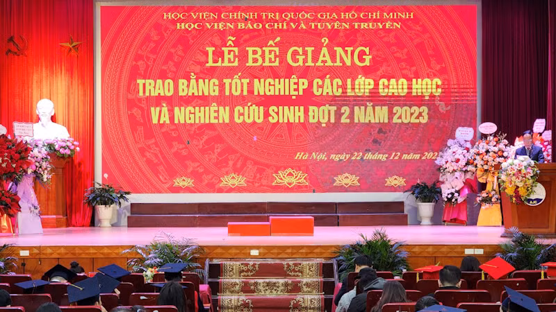 Quang cảnh lễ bế giảng.