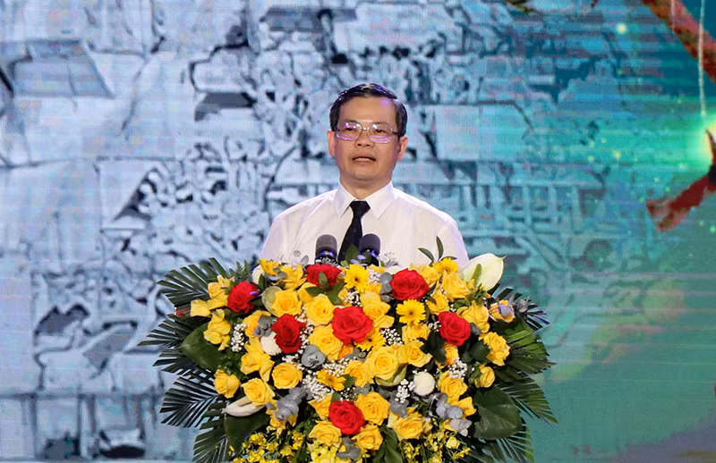 Chủ tịch Ủy ban nhân dân tỉnh Tuyên Quang Nguyễn Văn Sơn phát biểu khai mạc.