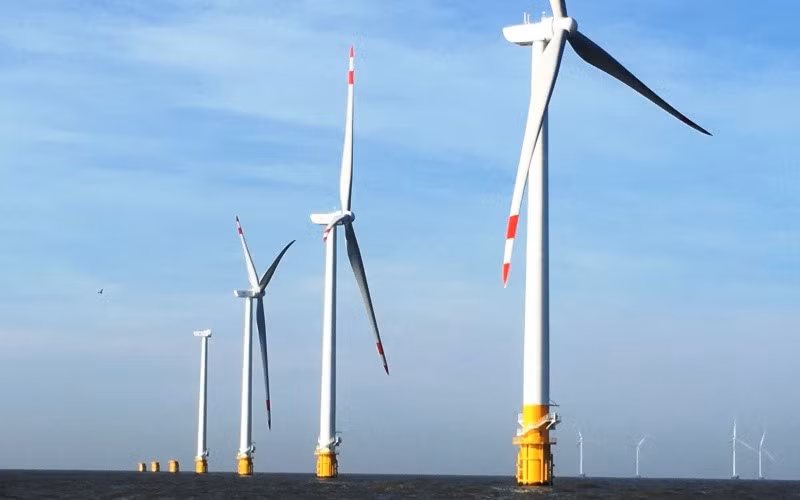 Các dự án điện gió ven biển tỉnh Bến Tre. (Ảnh: Hoàng Trung)