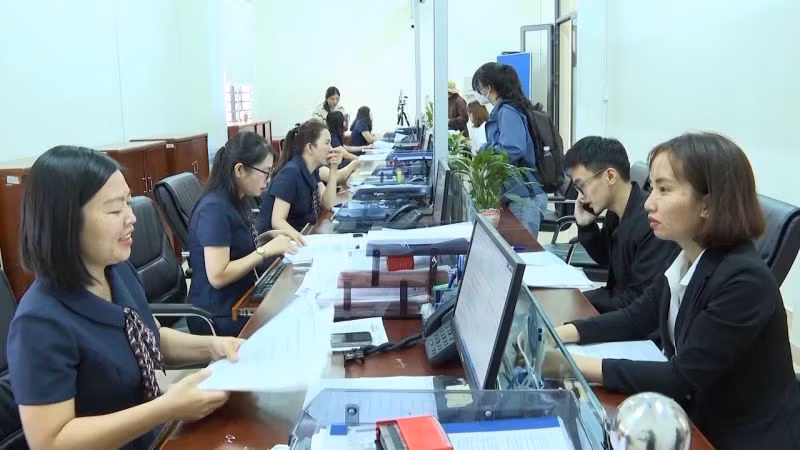 Hệ thống máy tính, thiết bị công nghệ tại trung tâm hành chính công, bộ phận một cửa ở Đắk Nông được đầu tư đồng bộ để kết nối hệ thống dữ liệu cung cấp thông tin trực tuyến cho người dân, doanh nghiệp thuận lợi.