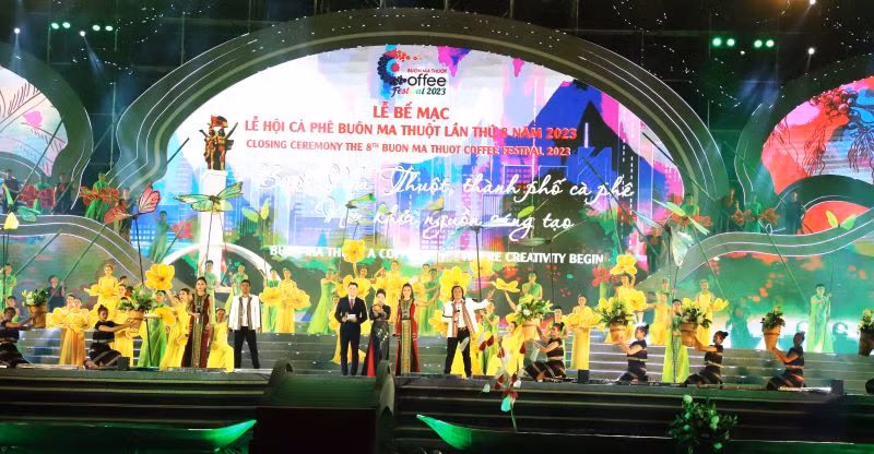 Chương trình nghệ thuật đặc sắc với chủ đề “Buôn Ma Thuột, thành phố cà phê -Nơi khơi nguồn sáng tạo” chào mừng lễ bế mạc Lễ hội Cà-phê Buôn Ma Thuột lần thứ 8 năm 2023.