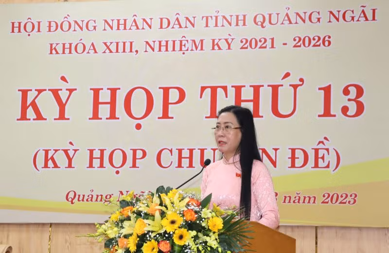 Bí thư Tỉnh ủy, Chủ tịch Hội đồng nhân dân tỉnh Quảng Ngãi Bùi Thị Quỳnh Vân phát biểu tại Kỳ họp. 