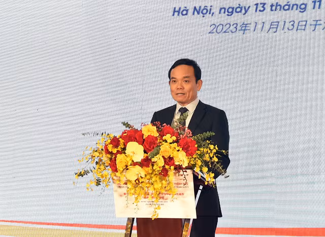 Phó Thủ tướng Trần Lưu Quang phát biểu ý kiến tại hội nghị.