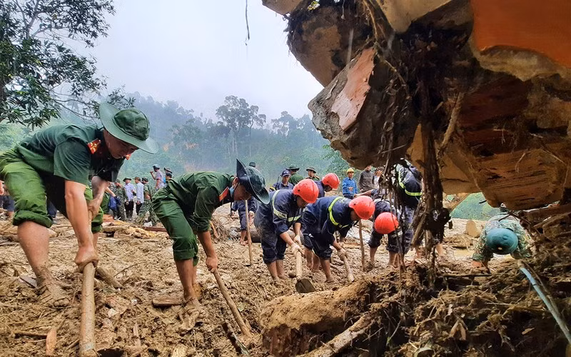 Lực lượng cứu nạn tạm dừng việc tìm kiếm nạn nhân mất tích.