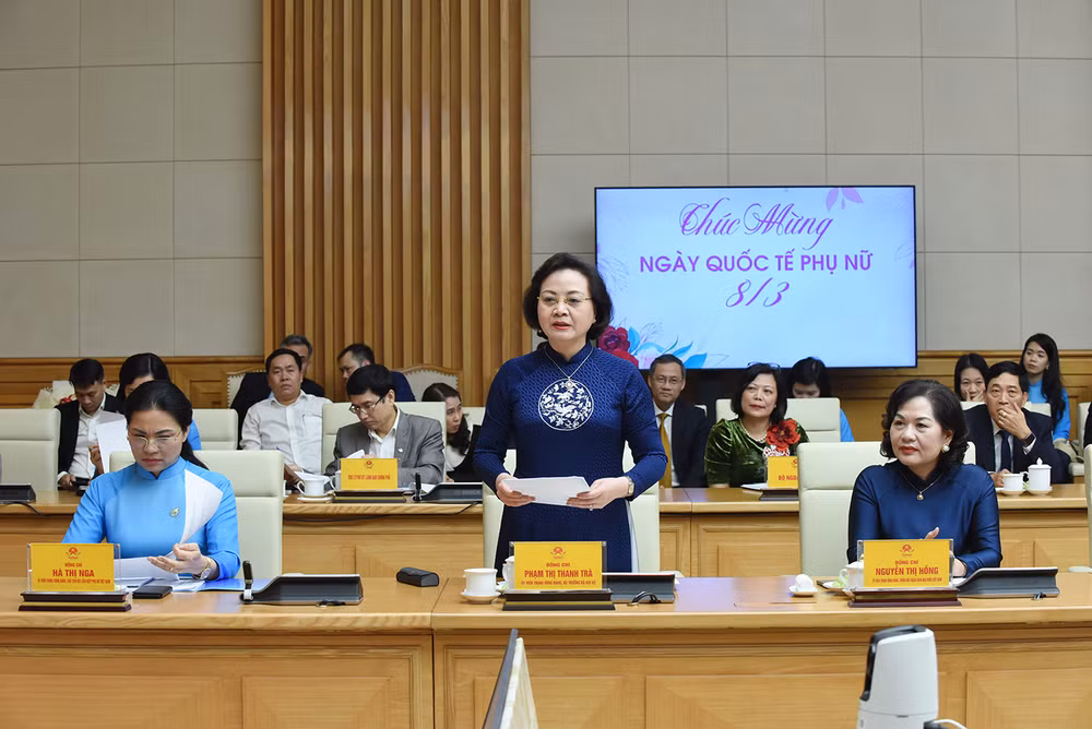Bộ trưởng Nội vụ Phạm Thị Thanh Trà khẳng định, đây là buổi gặp mặt có ý nghĩa sâu sắc, thể hiện sự quan tâm của Đảng, Nhà nước và cá nhân Thủ tướng Chính phủ, là nguồn động viên, khích lệ to lớn đối với phụ nữ Việt Nam nói chung và công tác cán bộ nữ nói riêng; đồng thời, là dịp để chúng ta khắc sâu thêm niềm tự hào dân tộc, tự hào về truyền thống tốt đẹp của phụ nữ Việt Nam.
