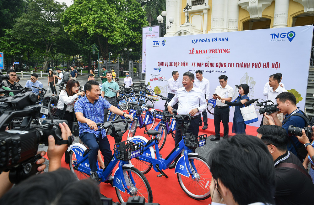 Trải nghiệm dịch vụ xe đạp điện-xe đạp công cộng tại Hà Nội. (Ảnh: Thành Đạt)