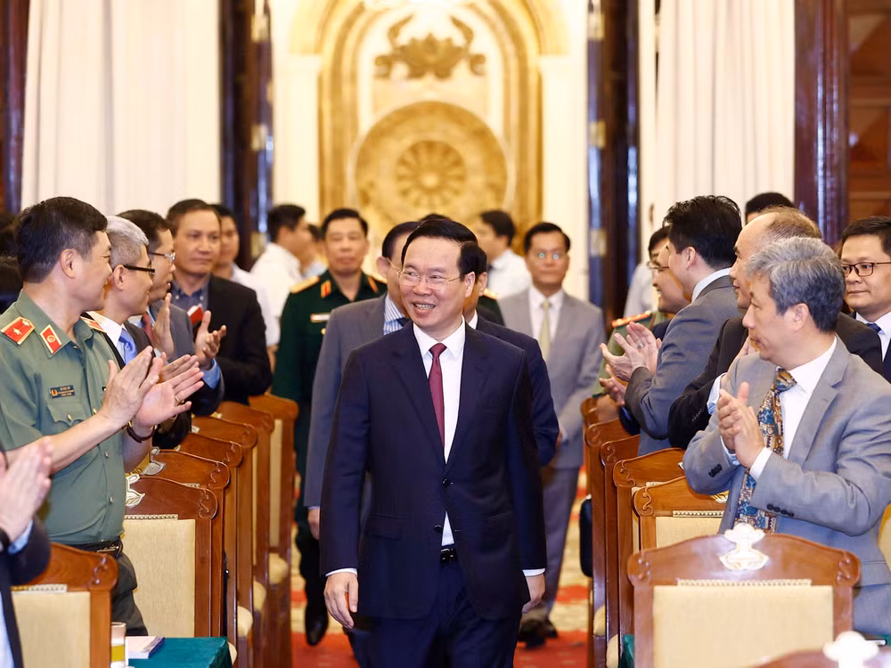 Chủ tịch nước Võ Văn Thưởng dự và phát biểu chỉ đạo Hội nghị Tổng kết 10 năm thực hiện Nghị quyết Trung ương 8 khóa XI về “Chiến lược bảo vệ Tổ quốc trong tình hình mới”. (Ảnh: TTXVN) 