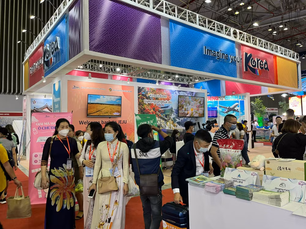 Trung tâm Hội chợ và Triển lãm Sài Gòn (SECC) thường xuyên tổ chức các sự kiện lớn của Thành phố. Trung tâm Hội chợ và Triển lãm Sài Gòn (SECC) thường xuyên tổ chức các sự kiện lớn của Thành phố.