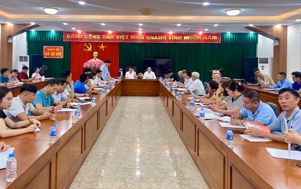 Quang cảnh cuộc họp chiều 24/10 tại xã Cự Khê.