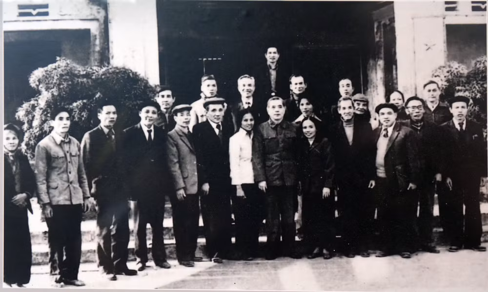 Tổng Bí thư Nguyễn Văn Linh về thăm xã Giai Phạm năm 1987.