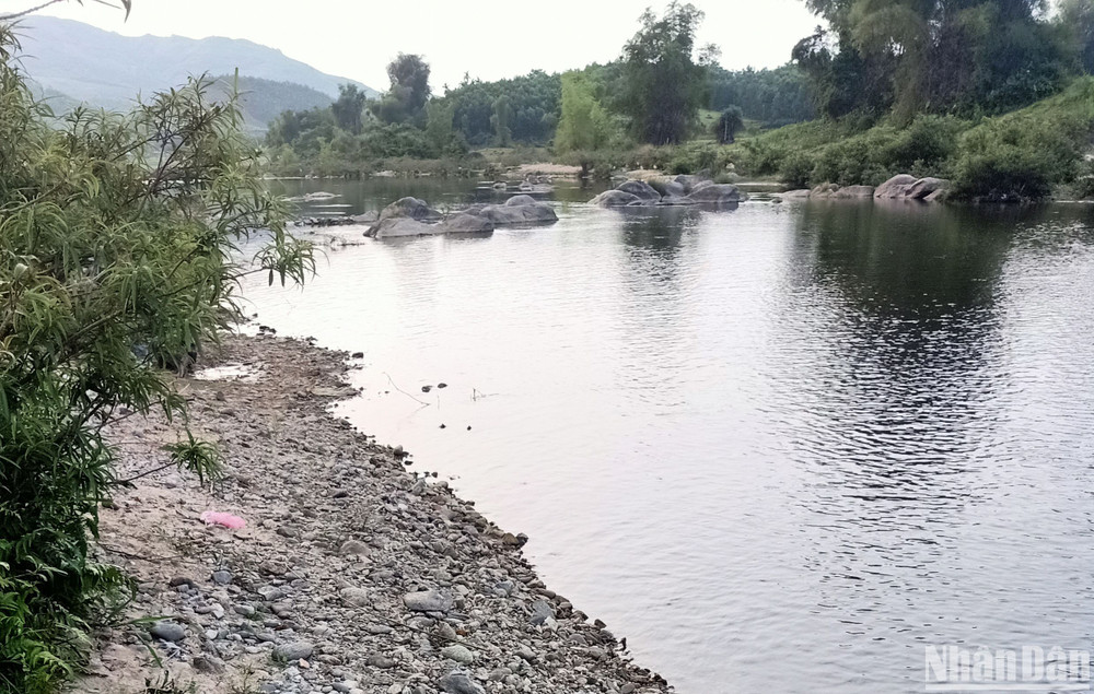 Đoạn suối Nước Lác, nơi cháu Đinh Văn Binh và Đinh Khánh Phong bị đuối nước thương tâm.