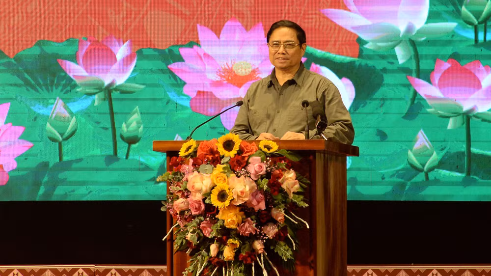 Thủ tướng Phạm Minh Chính phát biểu ý kiến tại Lễ trao học bổng và quà cho học sinh có hoàn cảnh khó khăn tỉnh Điện Biên.