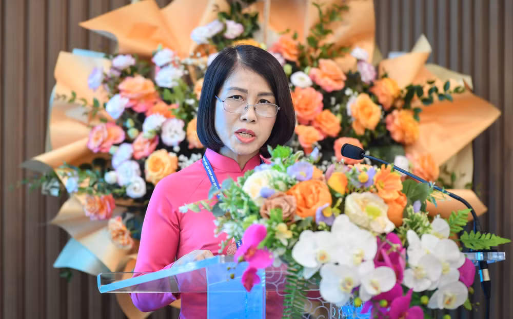 Đại diện Liên đoàn Lao động tỉnh Hải Dương trình bày tham luận tại diễn đàn.