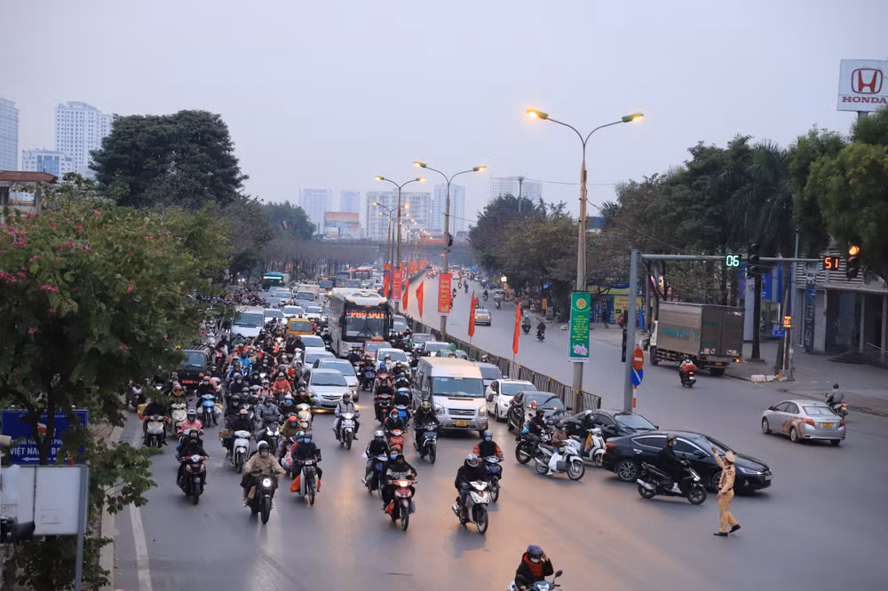 Một trong những nguyên nhân khiến xe khách "vắng vẻ" là do lượng phương tiện cá nhân của người dân ngày càng tăng cao.