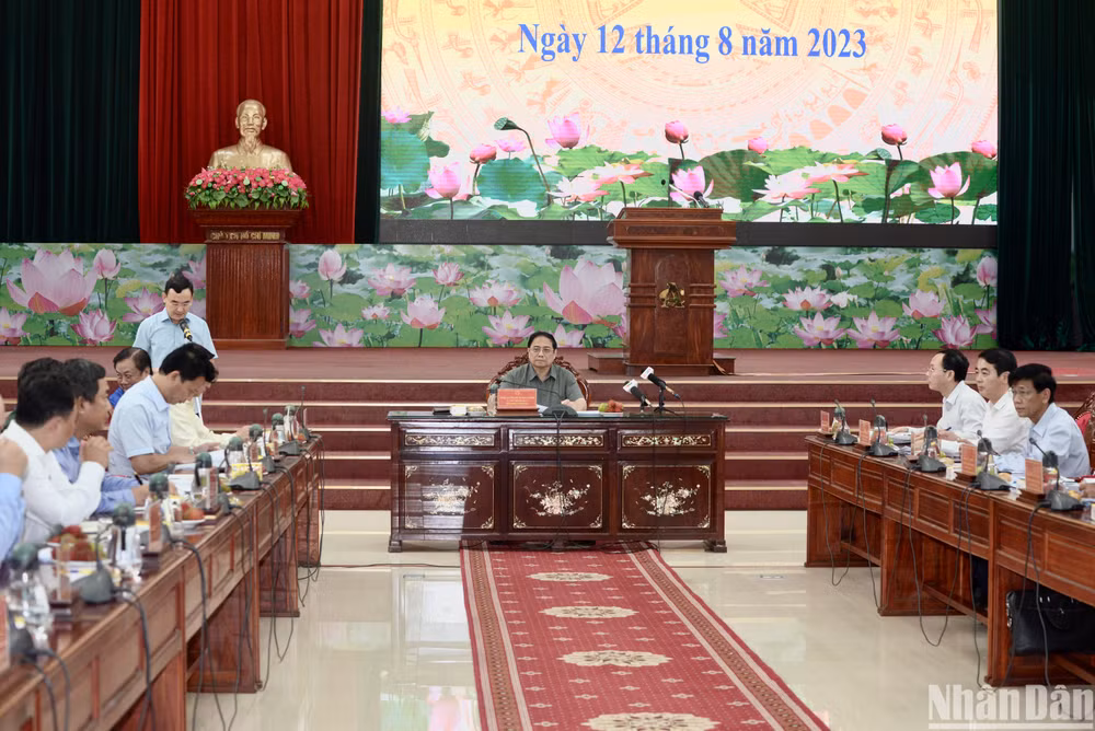 Quang cảnh cuộc họp.