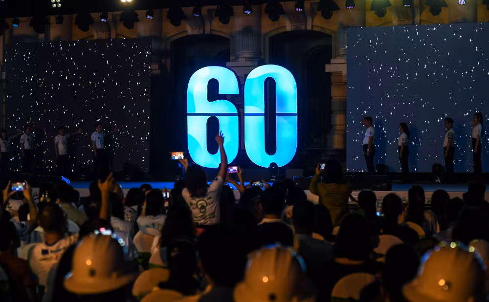 Đúng 20 giờ 30 phút ngày 25/3, chiến dịch Giờ Trái đất được bắt đầu tại Việt Nam.