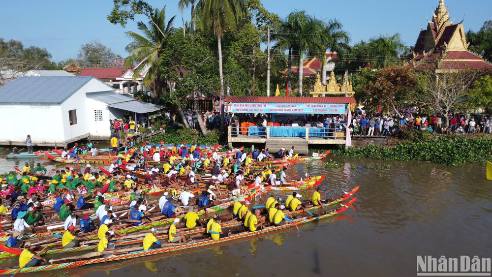 Các đội tham gia giải đua ghe ngo huyện Châu Thành năm 2023.
