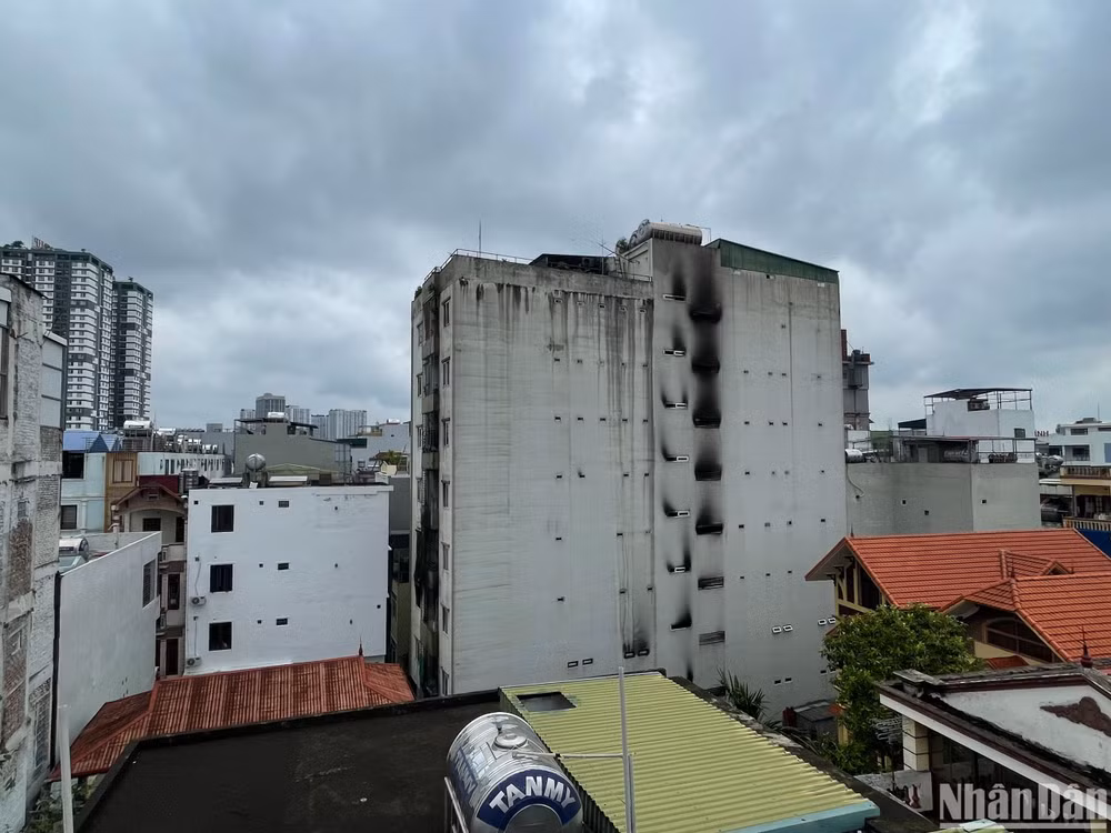 Toà chung cư mini nơi xảy ra sự cố hỏa hoạn kinh hoàng khiến 56 người tử vong, 37 người khác bị thương. (Ảnh: NHẬT QUANG)