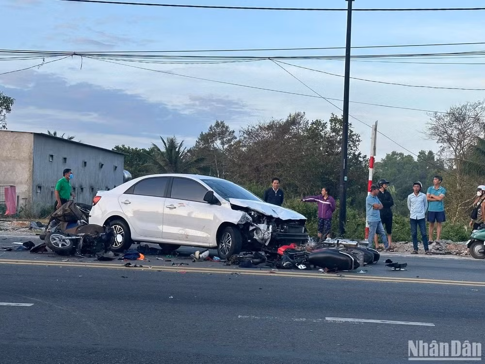 Vụ tai nạn giao thông nghiêm trọng xảy ra vào sáng 5/2 tại thành phố Phú Quốc, tỉnh Kiên Giang.