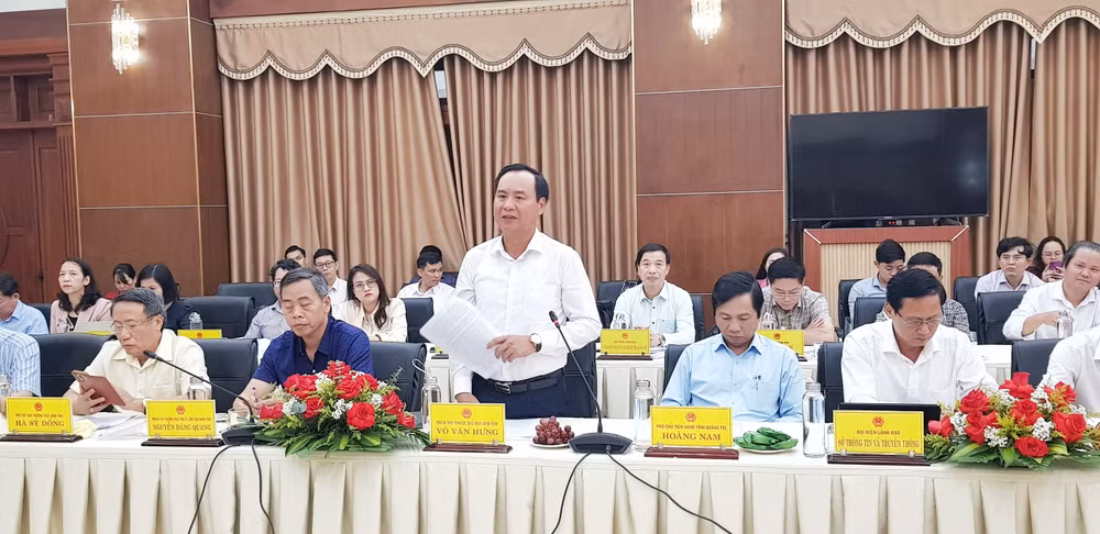 Đồng chí Võ Văn Hưng, Chủ tịch UBND tỉnh Quảng Trị phát biểu tại buổi làm việc.